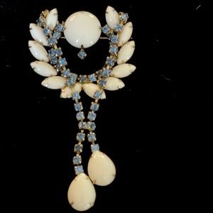 Vintage Art Deco Milk Glass w Blue Rhinestones Extra Large Brooch Weiss (Silver)